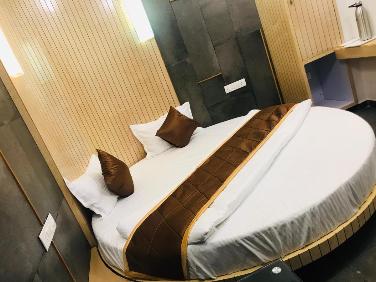 Hotel Blue Berry Ґандінаґар Екстер'єр фото