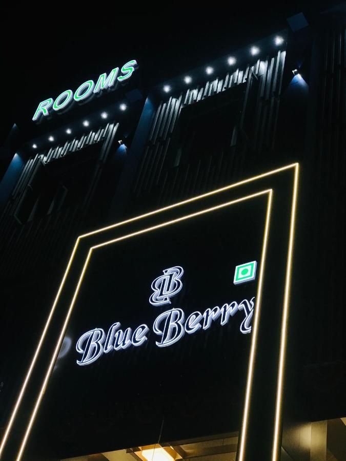 Hotel Blue Berry Ґандінаґар Екстер'єр фото